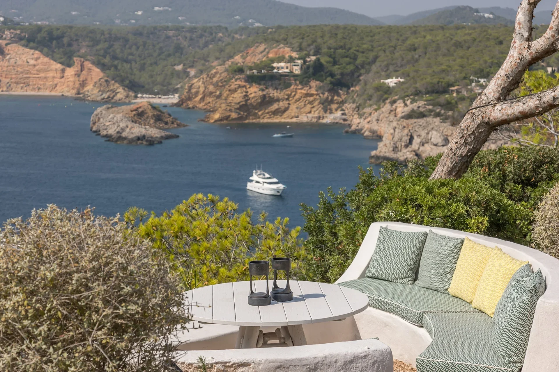 Discover the Charm of Luxury Villas in Ibiza