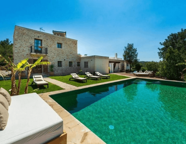 4c900a_780172490443493b9494e0205c49d5ea~mv2